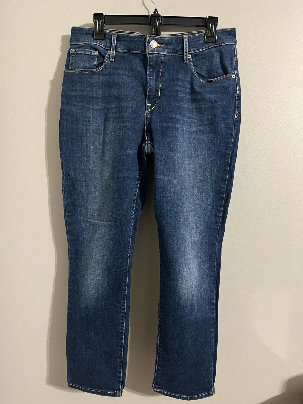 Levi's women's Mid rise Denim Jeans - Picture 9 of 10